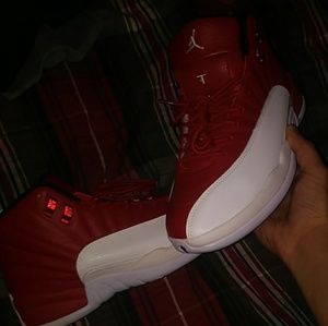 Jordan 12s Gym Red  size 9.5